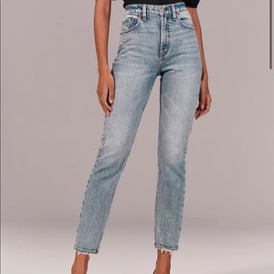 Abercrombie-High Rise Mom Jeans-Brand new!